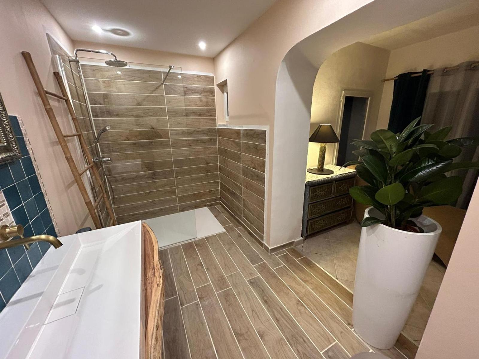 Residence Gabrielle Le Cannet Des Maures Esterno foto